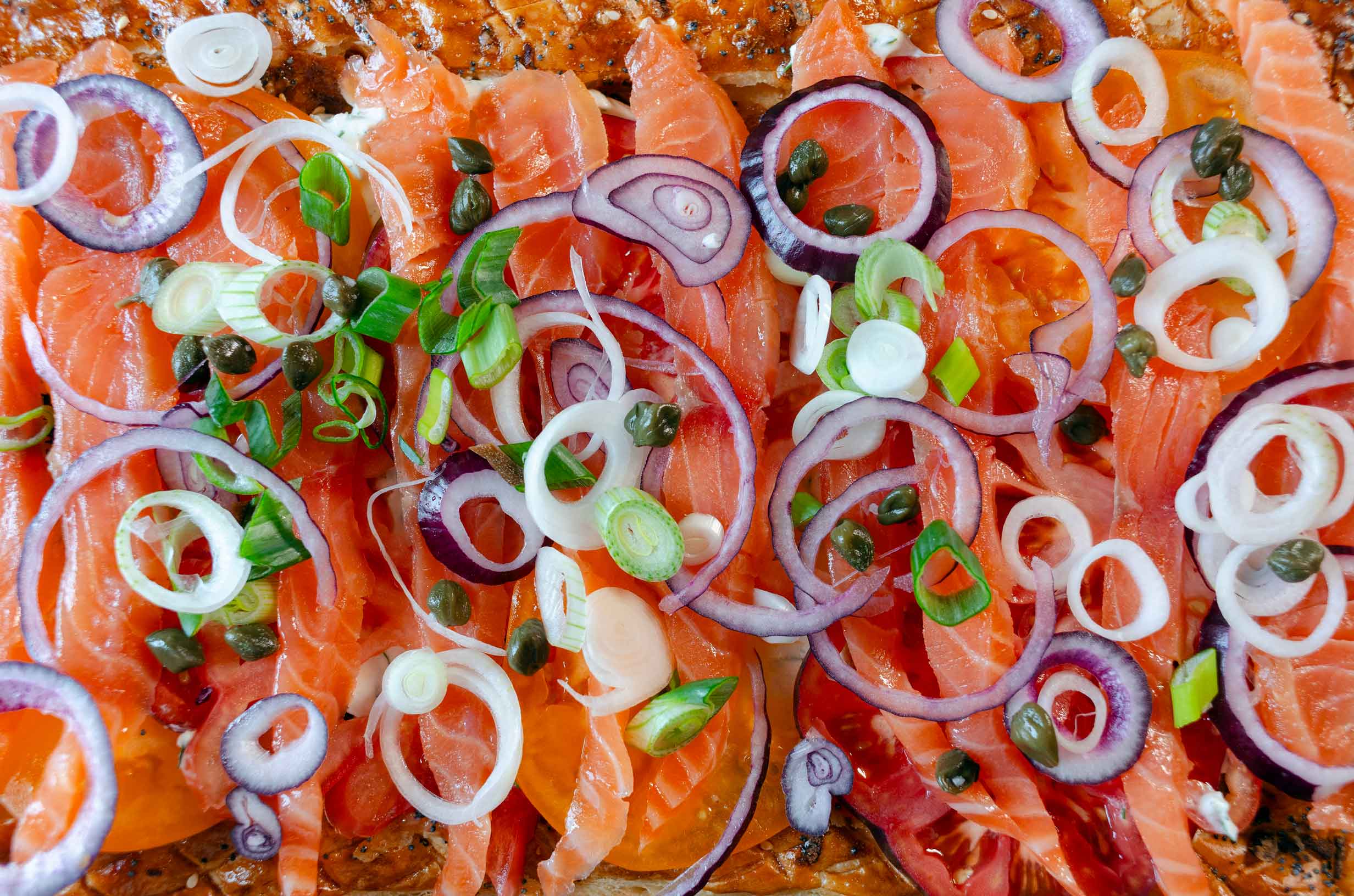 Smoked salmon and coloured tomatoes tart
